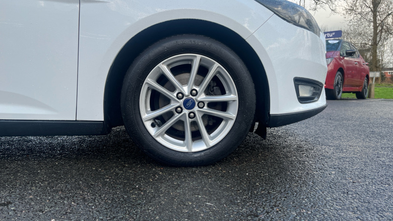 Ford Focus 1.0 EcoBoost 125 Zetec 5dr Petrol Hatchback